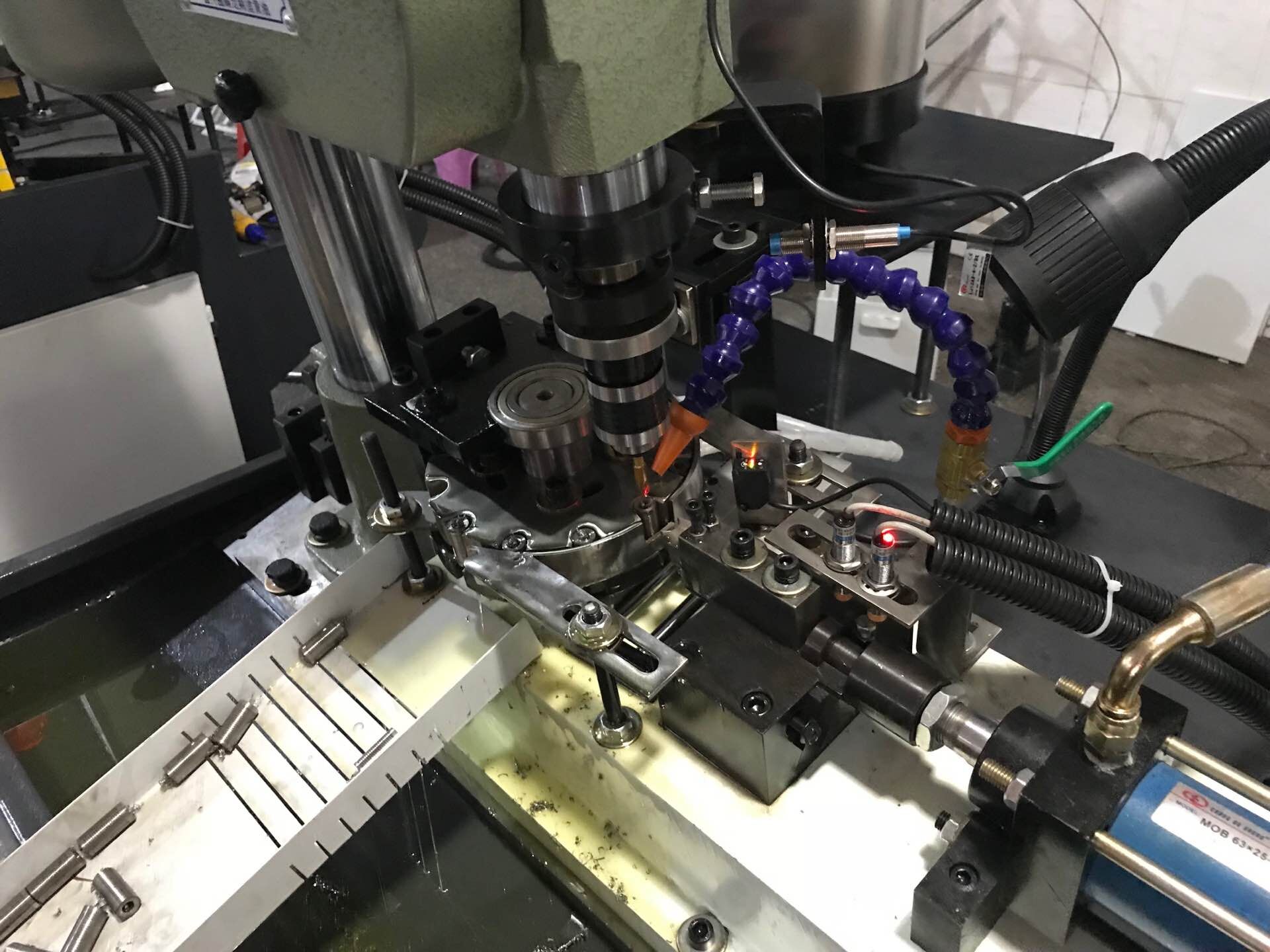 全自動(dòng)攻絲機(jī)廠(chǎng)家